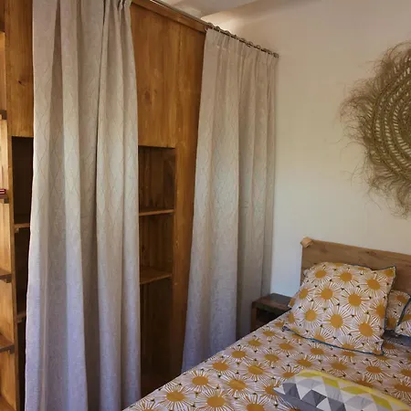 Front De - Climatise Classe 2 Etoiles Avec Jardin *