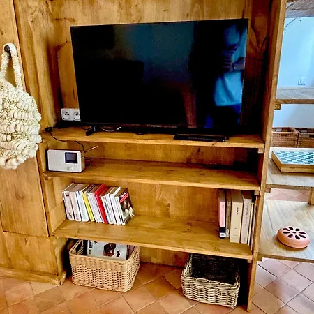 Front De - Climatise Classe 2 Etoiles Avec Jardin アパート