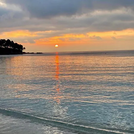 Front De - Climatise Classe 2 Etoiles Avec Jardin