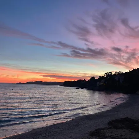 Front De - Climatise Classe 2 Etoiles Avec Jardin Daire