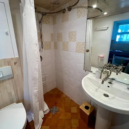 Front De - Climatise Classe 2 Etoiles Avec Jardin Daire Le Lavandou