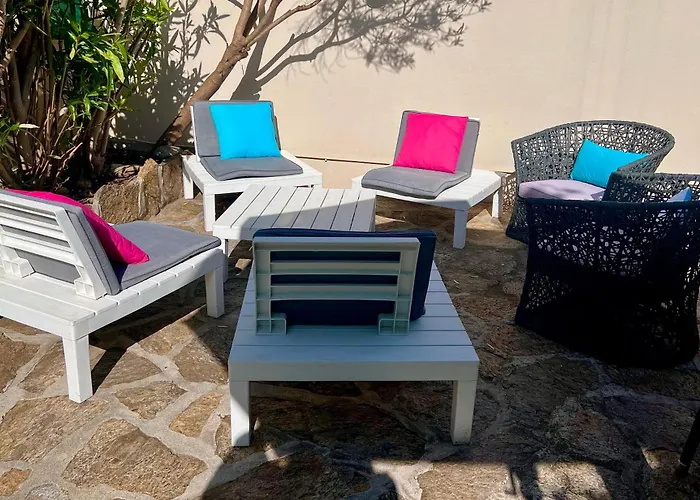Apartment Front De - Climatise Classe 2 Etoiles Avec Jardin Le Lavandou